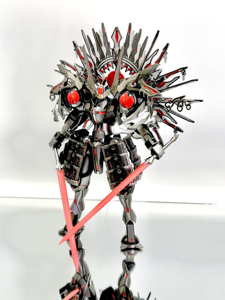 モチーフは仏像半分、FSSの黒騎士バッシュを参考にしています！仏像か黒騎士か最後まで揺れましたが最後に武将のような顔を作って毘沙門天に落ち着きましたw悪ノリが加速しすぎてもう笑いながら作ってました！エナオが乗ってる姿はさっぱり浮かびませんが、こんな感じの和装が大好物ですw