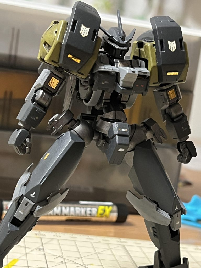 機体配色etc…塗装には下記の水性ホビーカラーを使用しました!H32ダークグレー(フィールドグレーI)H53ニュートラルグレーH81カーキH38赤鉄色カメラアイ部は、ガンダムマーカーのメッキシルバーを使用。墨入れにはクサカベの油絵の具を使用しました!