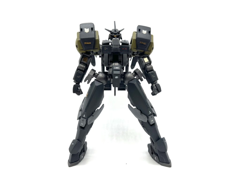EB-08/tc4レギンレイズ・レーヴァン本編後、ギャラルホルン技術班によって作られたレギンレイズの試作発展型を妄想して制作してみました。ワタリガラスをイメージとしており、小回りをきかせて戦場を駆ける機体です。