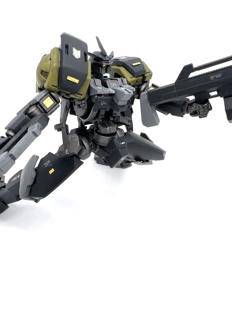 ギャラルホルン技術部からゲリラ制圧用特殊傭兵部隊に完成後譲渡され、テッタレスという名の若手の傭兵によって運用される。