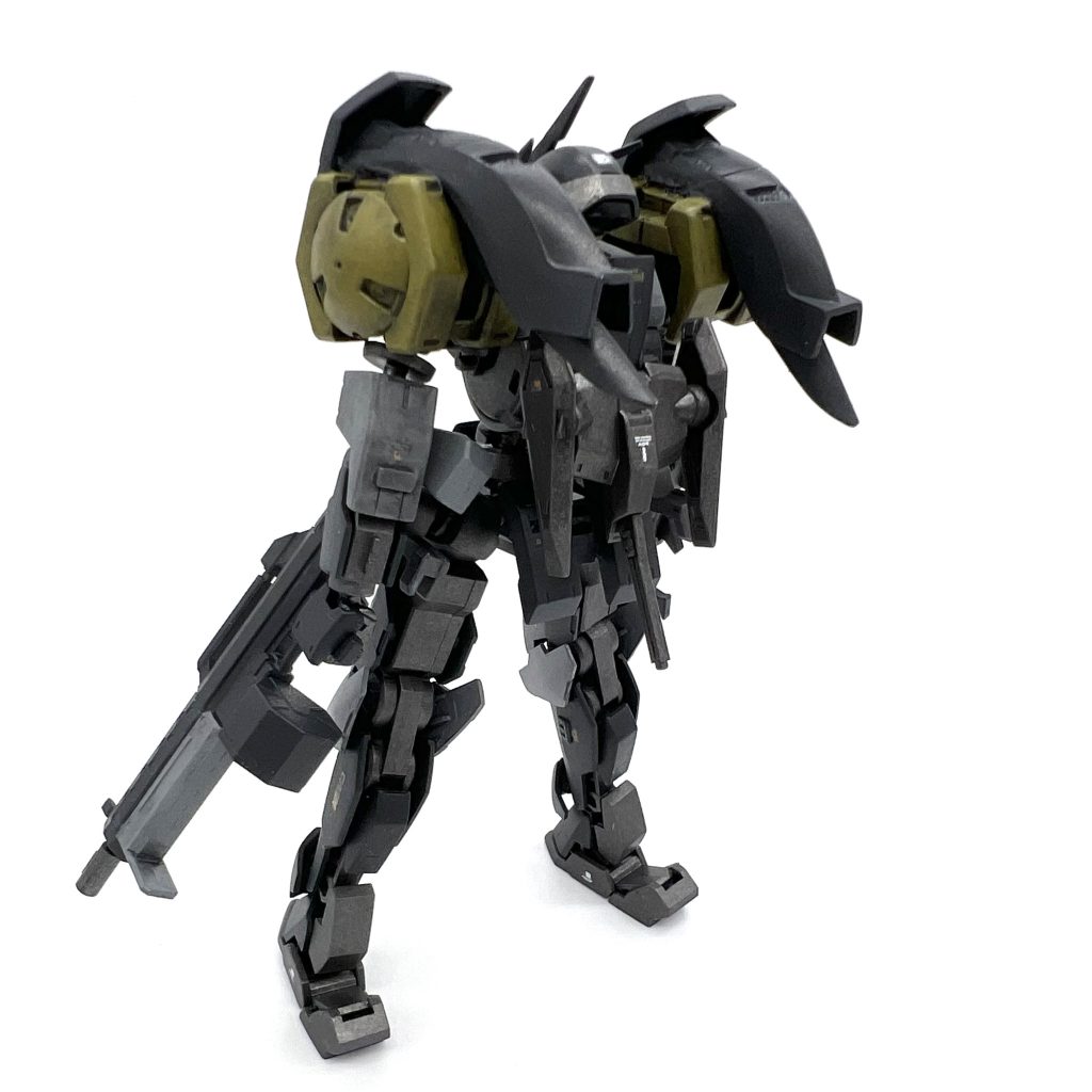 機体設定…本編後、各地に残る紛争を制圧する為、対MS戦に洗練されたレギンレイズをベースに試験機として製作された。緊急時脱出パックにもなる小型推進機をバックパックに搭載、両肩には加速機能を搭載したスタビライザーウイングを装備している。近〜中距離を得意とし、ヒットアンドウェイで戦場を駆け抜ける。