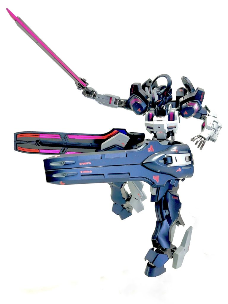 ガーディアンの位置がなかなか決まらず苦戦しましたがバインダーぽく腰に付けたら鉄血にいそうな感じでしっくりまとまりました🤣w