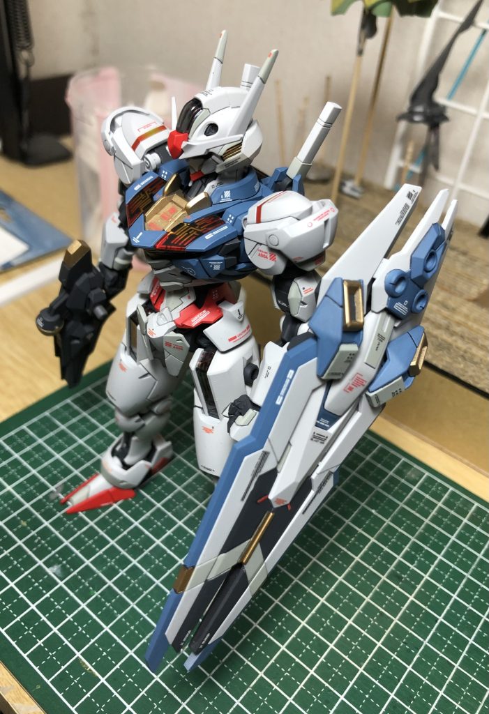 全身だとこんな感じです。全体的に淡い色なのに、赤だけビビットなのもお気に入りです。