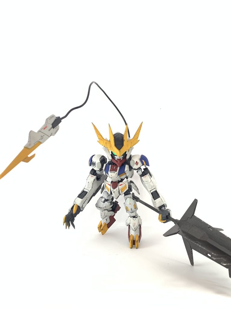 HG大型メイス装備斜め持ちができる様に持ち手を真鍮線とパテで作成していましたが、この写真を撮った際に折れてしまいました。