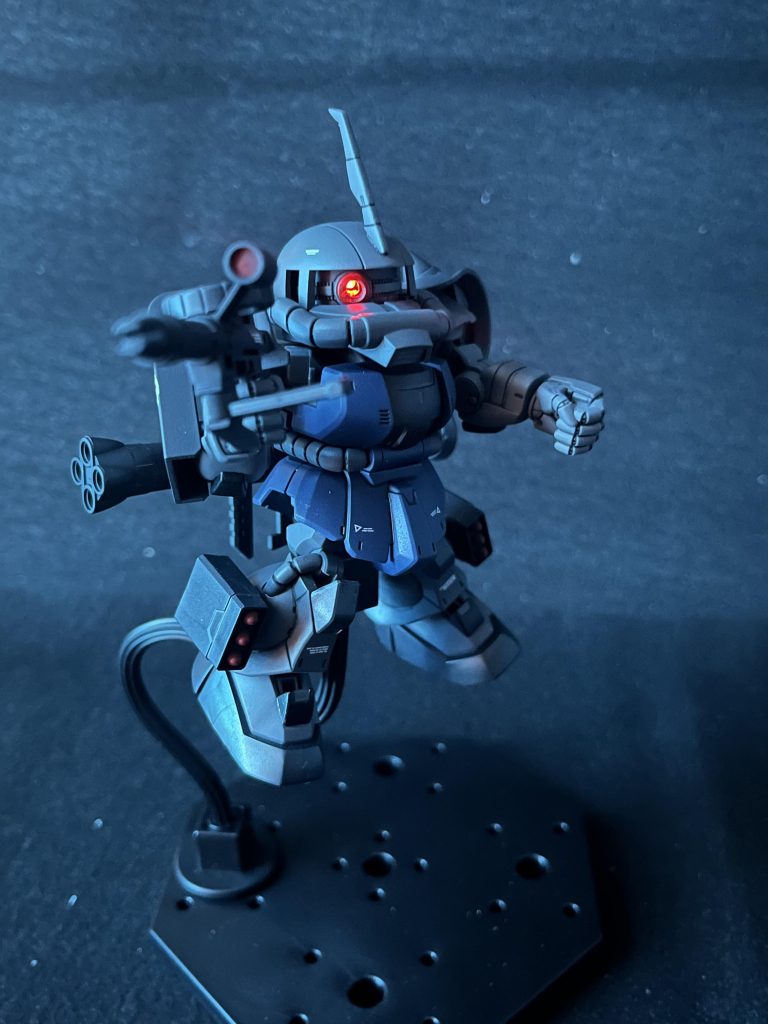 モノアイは釣具のミライトを埋め込みました、あえて暗くしてモノアイを強調