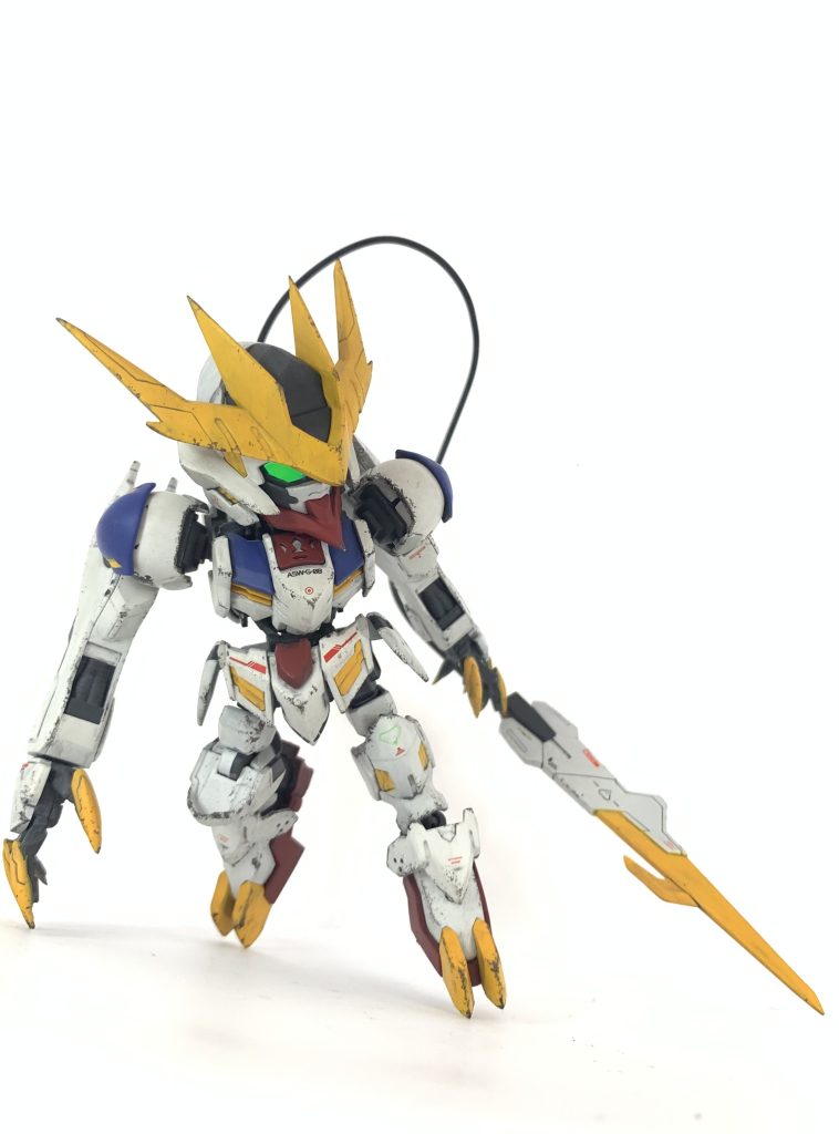 テイルブレードのワイヤーの表情がつくだけで躍動感がありますね。偶然ですが、何か剣の様な武器を持っているように見えてかっこいいです。