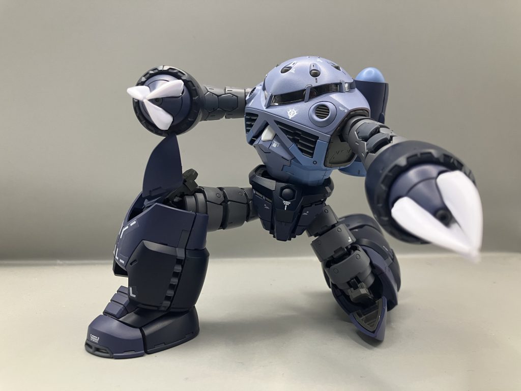 稼働範囲はHGUC以上に優秀ですがアドバンスドMSジョイントが固く動かすのが怖かったです(笑)