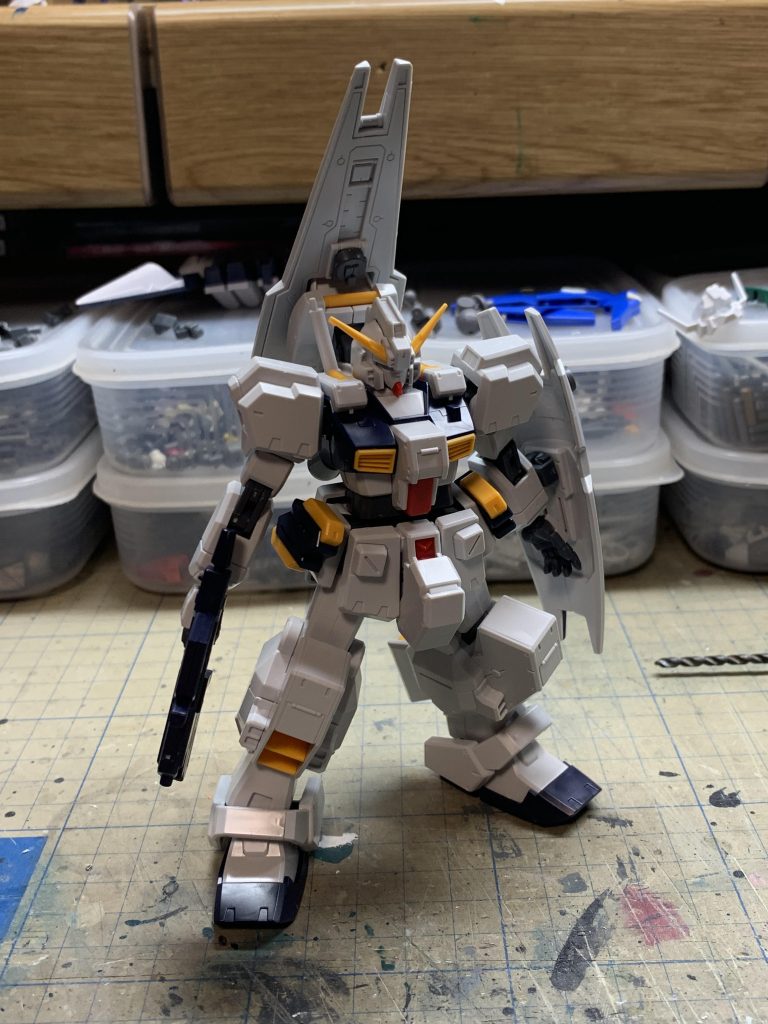 ひとまずヘイズル改(ぱち組)を用意します。ここから胴体、上腕、太ももの延長を行なっていきます。