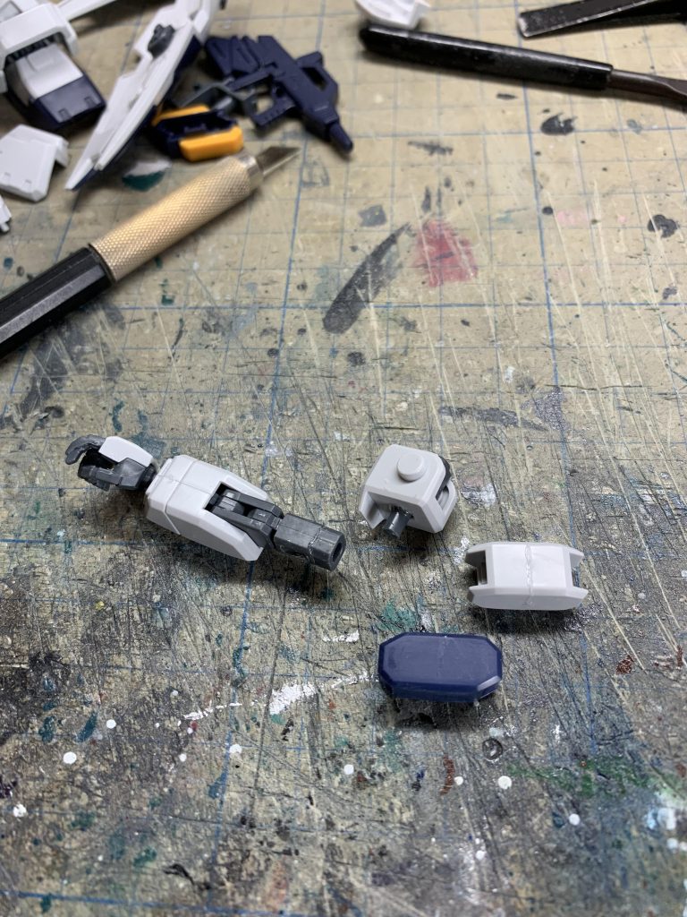 上腕もヘイズル系キットの同パーツを二つ繋いで延長。軸接続に変更。