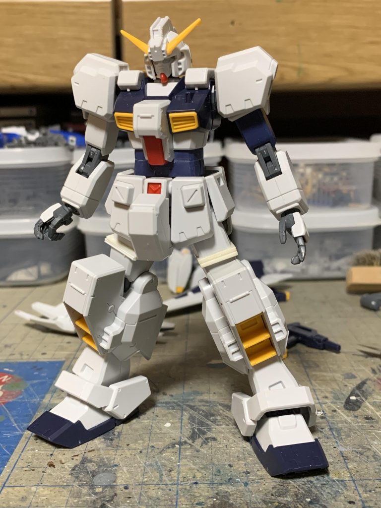 太ももはプラ板を挟んで延長。