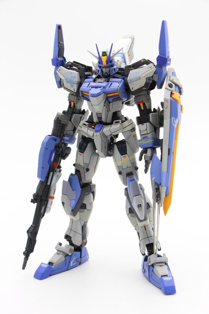 デュエルガンダムの素体です。シンプルなデザインだったので、自由気ままにディテールアップしました。アサルトシュラウドを装備した後は塗装剥げが怖いので二度と目にしない部分も多いですが、こだわってみました。