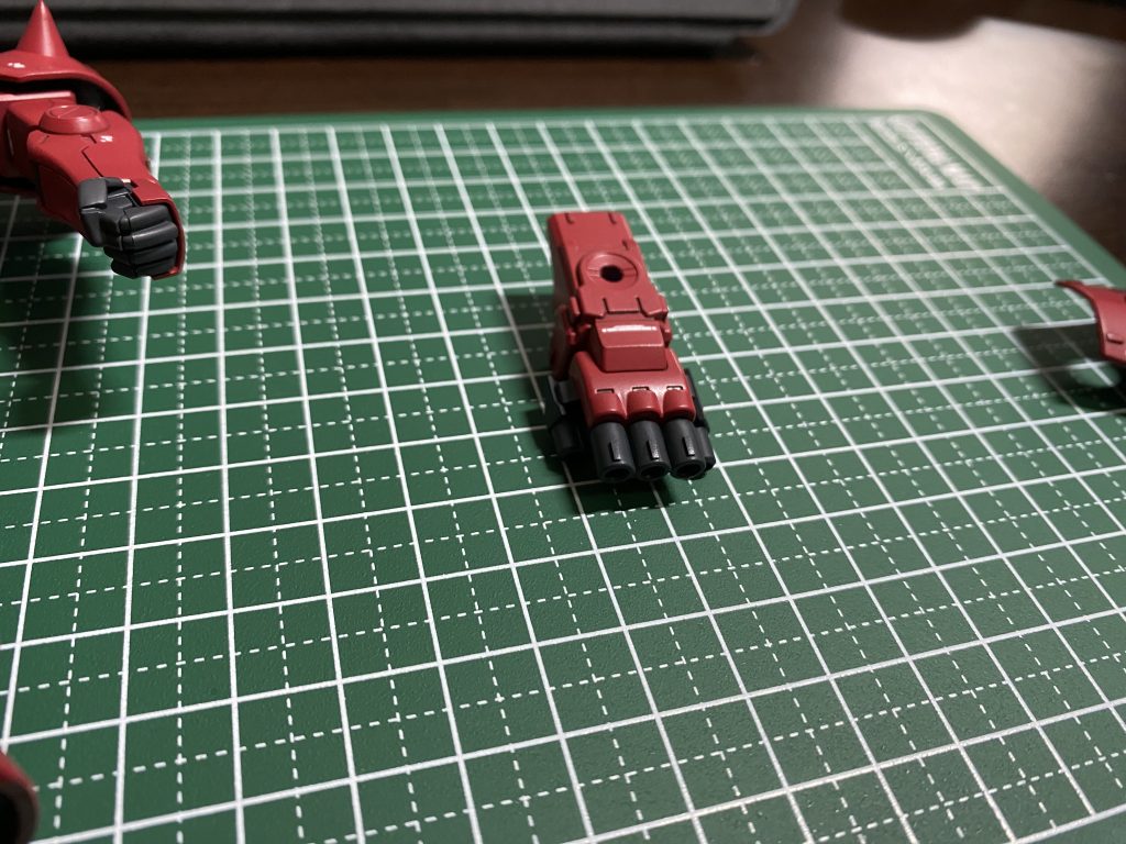 手の武器はプラ板のチップを銃口に貼り付けてます。