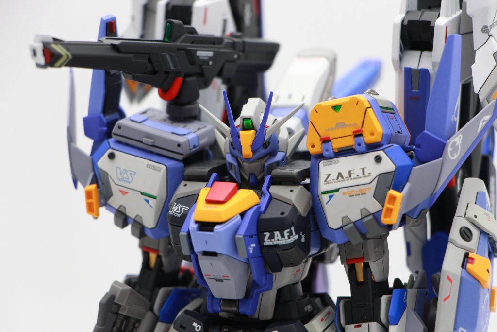 バストアップです。特にこだわったのは顔周りです。パワーアップの定番ということで、アンテナを増やしました。