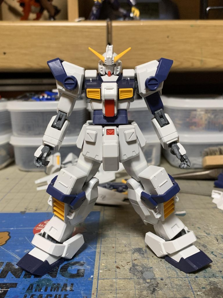 ここからはパーツを盛り付け。あれこれと見繕っていきます。