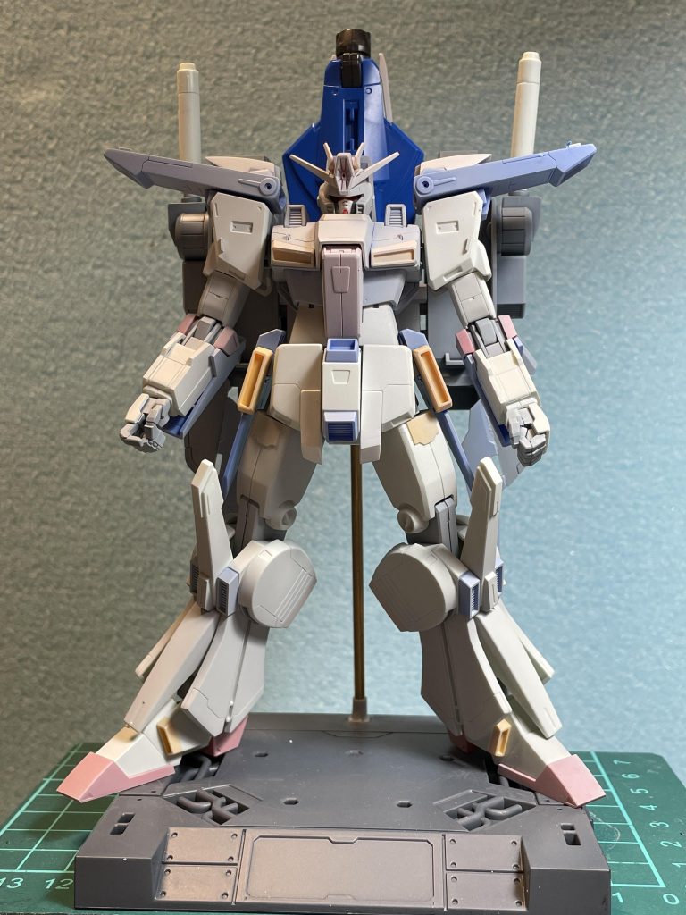 改修途中の軽いサフ状態ここから仕上げに入るわけですが…ある意味迷いが現れてますねコレ笑プロポーションは上手くいった感じですがなんだか全体的につまらない感じだなぁって笑