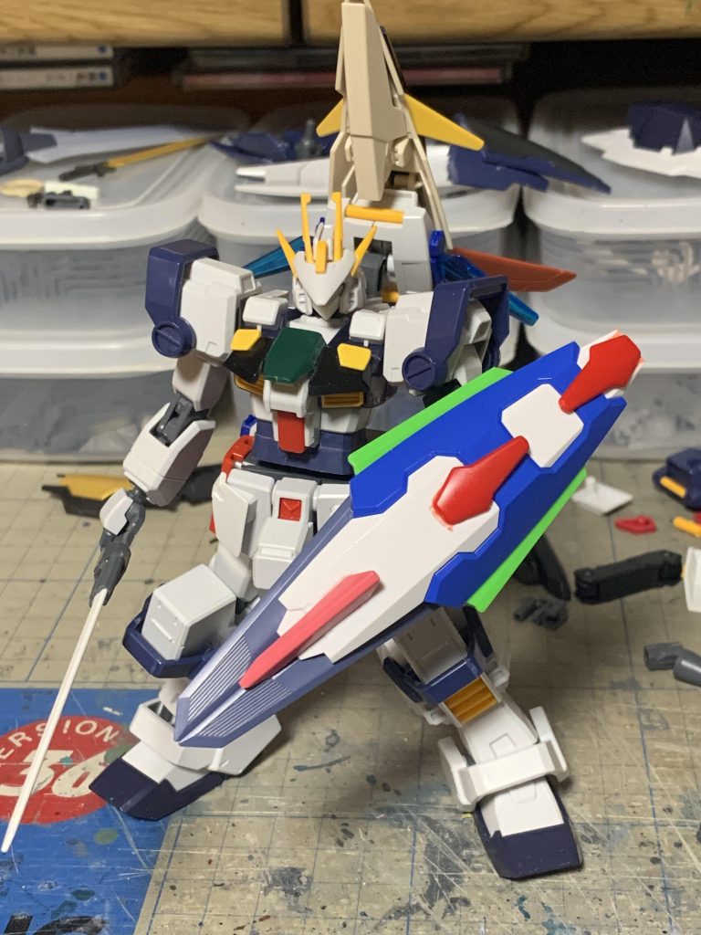 あとはシールドとシールドブースターを有り合わせで新造。塗装はいつものようにサフ無し筆塗りで仕上げました。今回は塗装のモチベがなかなか上がらずに進みが遅かったですが、どうにか完成まで持っていく事が出来ました。カラーリングは地味ですけど、私の好みがこんなですからしょうがないですね。それではご清聴ありがとうございました。