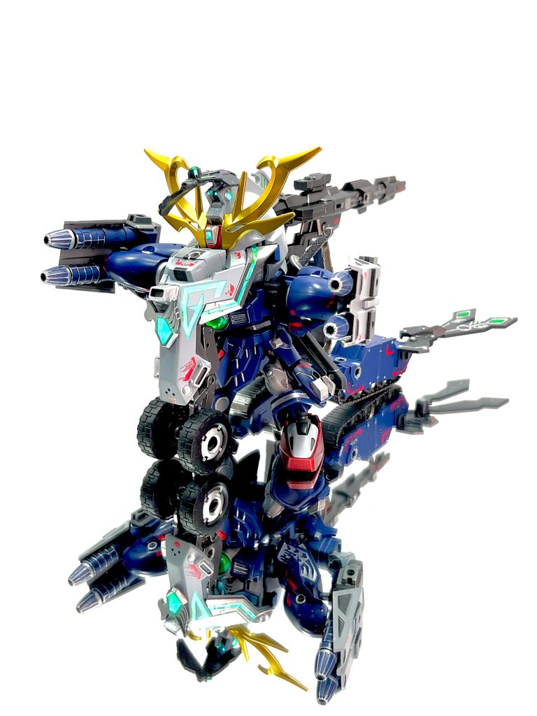 30MMのキャタピラパーツなど使ってビークルモードも再現!この為にゴーグルを開閉式にしました☺️武器はエアリアル改修型のものにグリップだけ加工しています。複数買いせずに改修型の武器余らせてるの私しかいないんじゃ🙄…ゼノギ○スにしちゃったからなぁ…笑