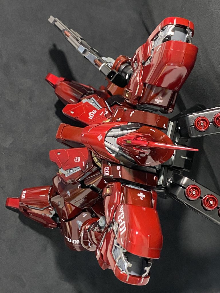 コレらを基本にピュアレッドでグラデーション塗装を軽くかけて濃淡が決まってからクリアレッドで2度目のキャンディーとなったわけですwデカールは色が見えなくなりそうな帯系は貼らないでオートクリアでフィニッシュ！