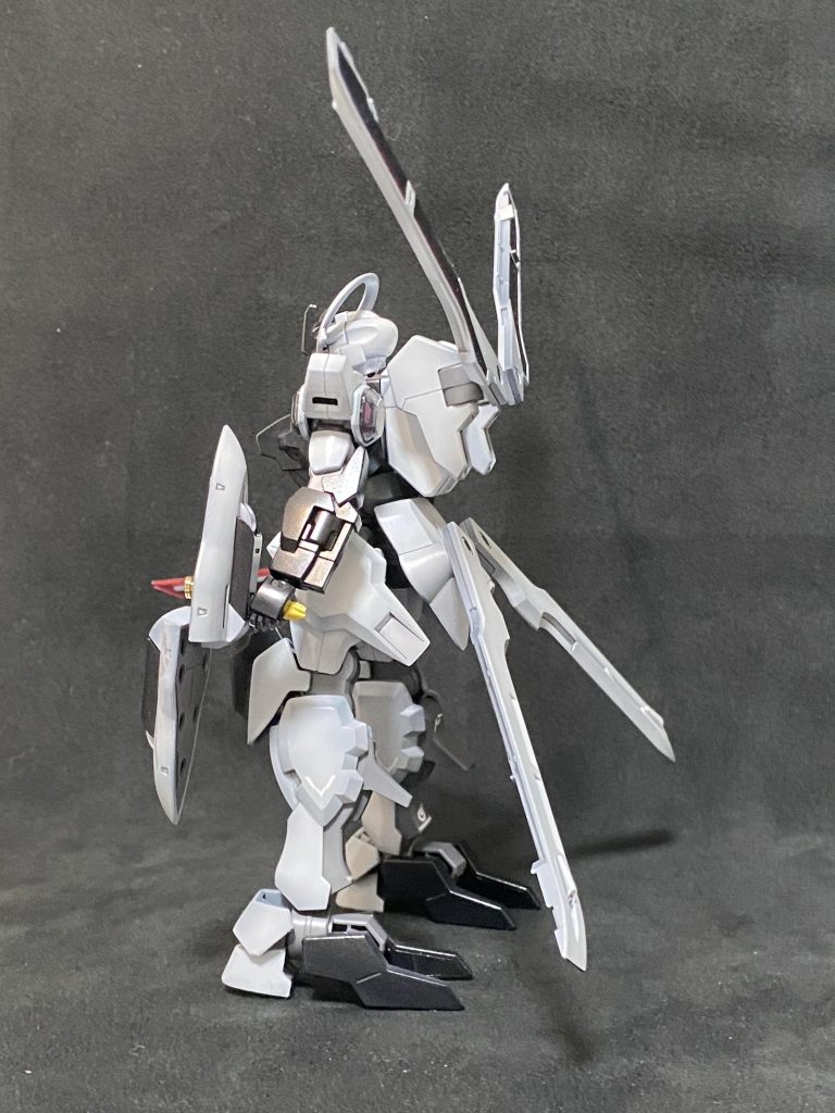 盾の軸が細かったのでそこは適当に…今回はテスト的にシンナーを乾燥遅めのリターダー入れでやってみましたがグラデがちょっとしっとりした感じでヨキカナです♪