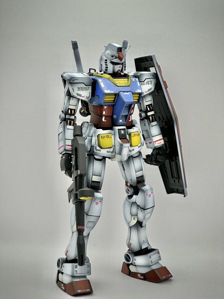 元の配色だと色が白だけでも3色あり、それがグラデーションで分かりづらくはなってますね。