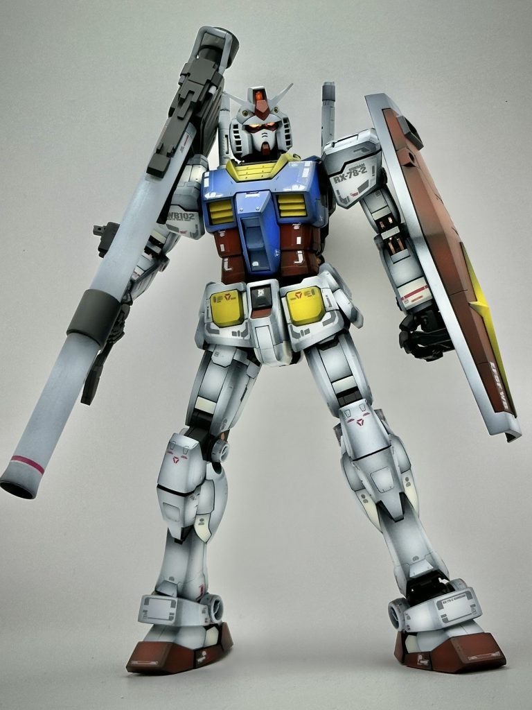 バズーカの色分けは完璧。しかし手がアドンスド系なのでスグポロポロはずれる。一様差し込みの凹凸ありますが関係無い親指とかポロっといきます…