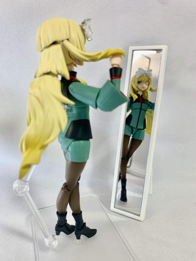 髪はグレーサフ→オレンジ→ラスキウスのブロンドの順で塗り、髪先にはちょっとイエロー+クリアイエローを吹いてグラデーションっぽくしています。