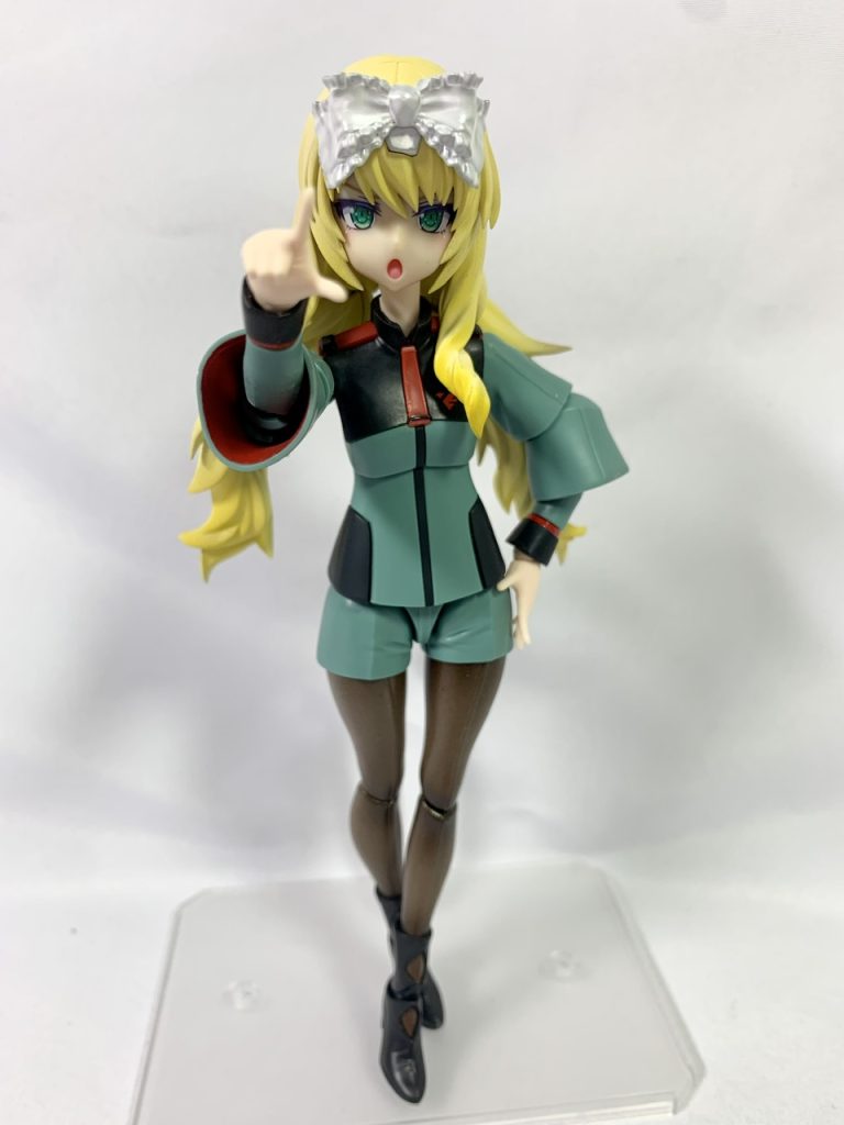 「そこの貴方!わたくしと決闘ですわっ!」 アスティカシアは主に金持ちのスペーシアンの子らが通ってるイメージがあるので今回はこういうちょっとテンプレな悪役令嬢風なキャラを作ってみました。(でも根は良い子なんです!)今は色んな美プラが出てますが、フィギュアライズスタンダードのミオリネと組み合わせるだけで簡単にオリジナルのアスティカシア生徒を作ることができるのでオススメです!