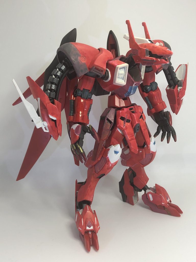 素立ちがコチラ。使用キットは『ケルベロスバクゥハウンド』『AEG-2』『ガーベラテトラ』『バルバトスルプスレクス』『フェニーチェリナーシタ』『デスティニー』『スカルウェポン』です。バクゥボディーのディスプレイ用の3mm穴にAEG-2の腹パーツを付ける事で人型の足をつけられるようにしてます。