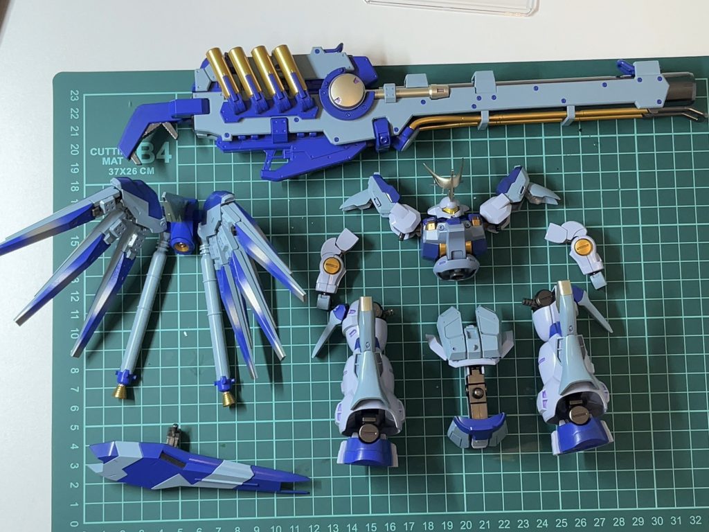 毎度、付属品が本体のボリュームを超えております。