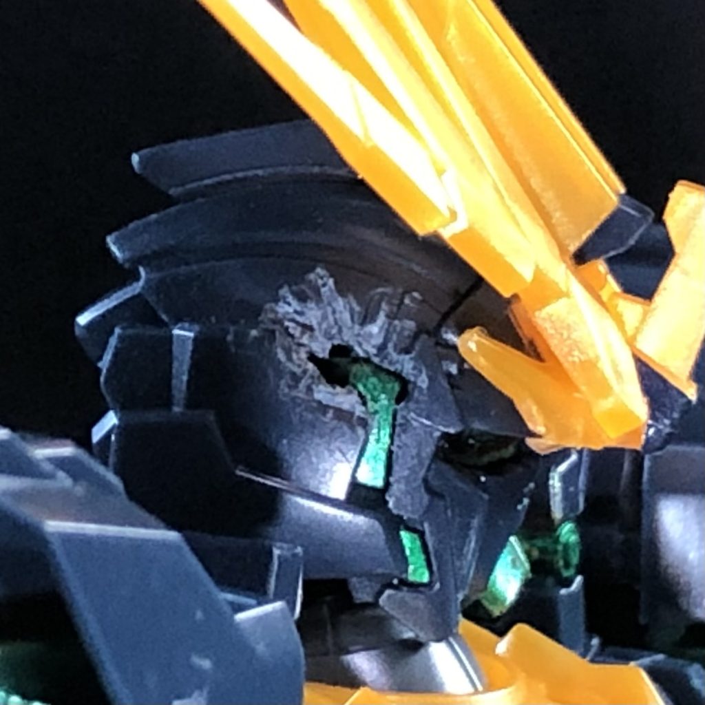 こだわりの破損部分頭部(右側)60mmバルカン砲が破壊された部分