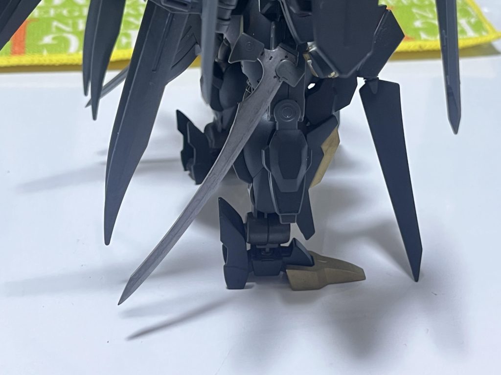 試作サーベルの「不知火」、「雲龍」 MS刀匠の職人が打った渾身の二振り、という設定です。 名前もろともスサノオから流用しました。 イーシュヴァラも画像の位置に付けています。