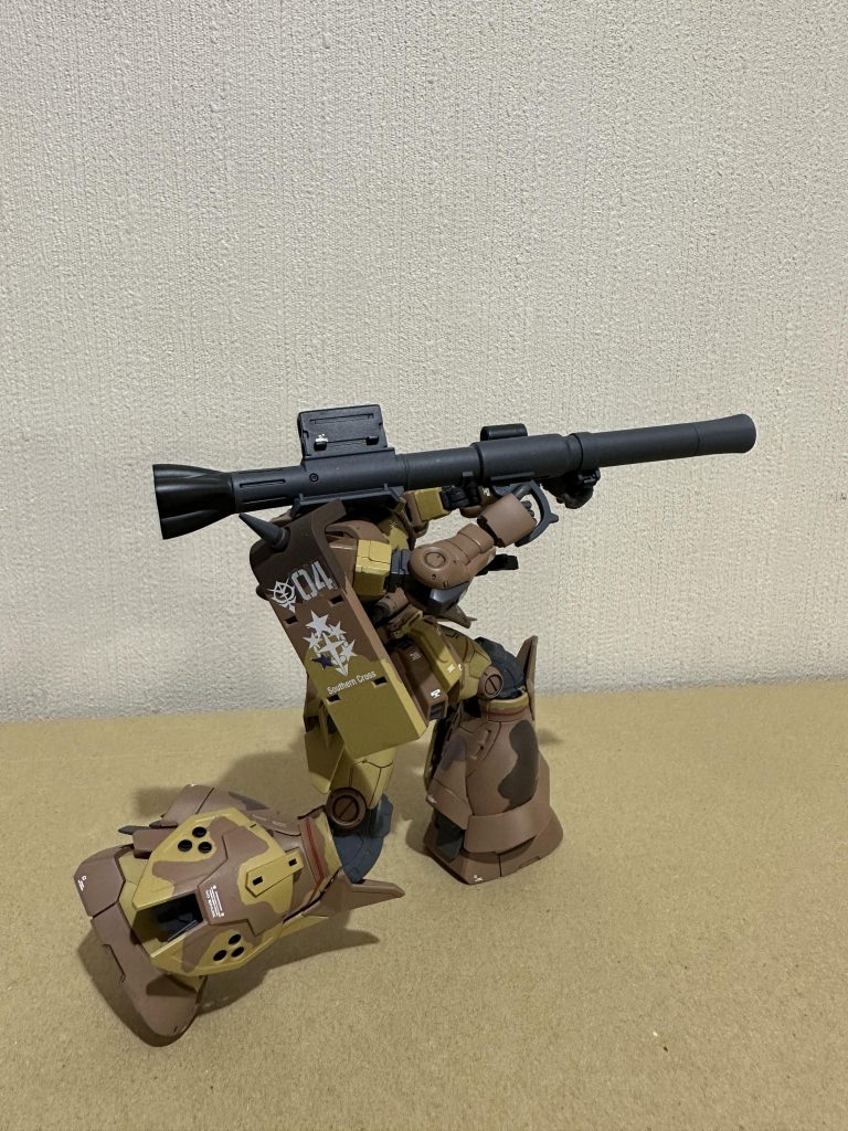 今回のキットは膝がスライドして曲がるので、立て膝ポーズもとれます。