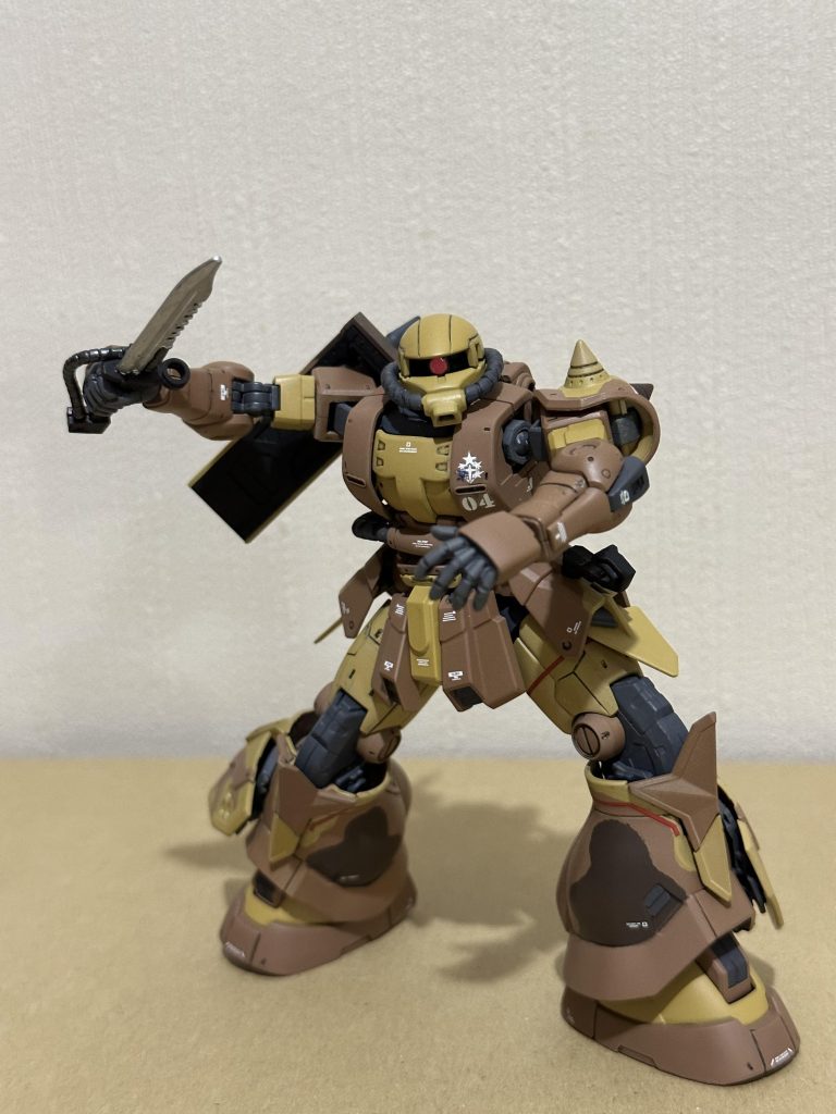 胸とシールドのサザンクロスのエンブレムの4号機の星は筆塗りで。　小さすぎて大変でした。