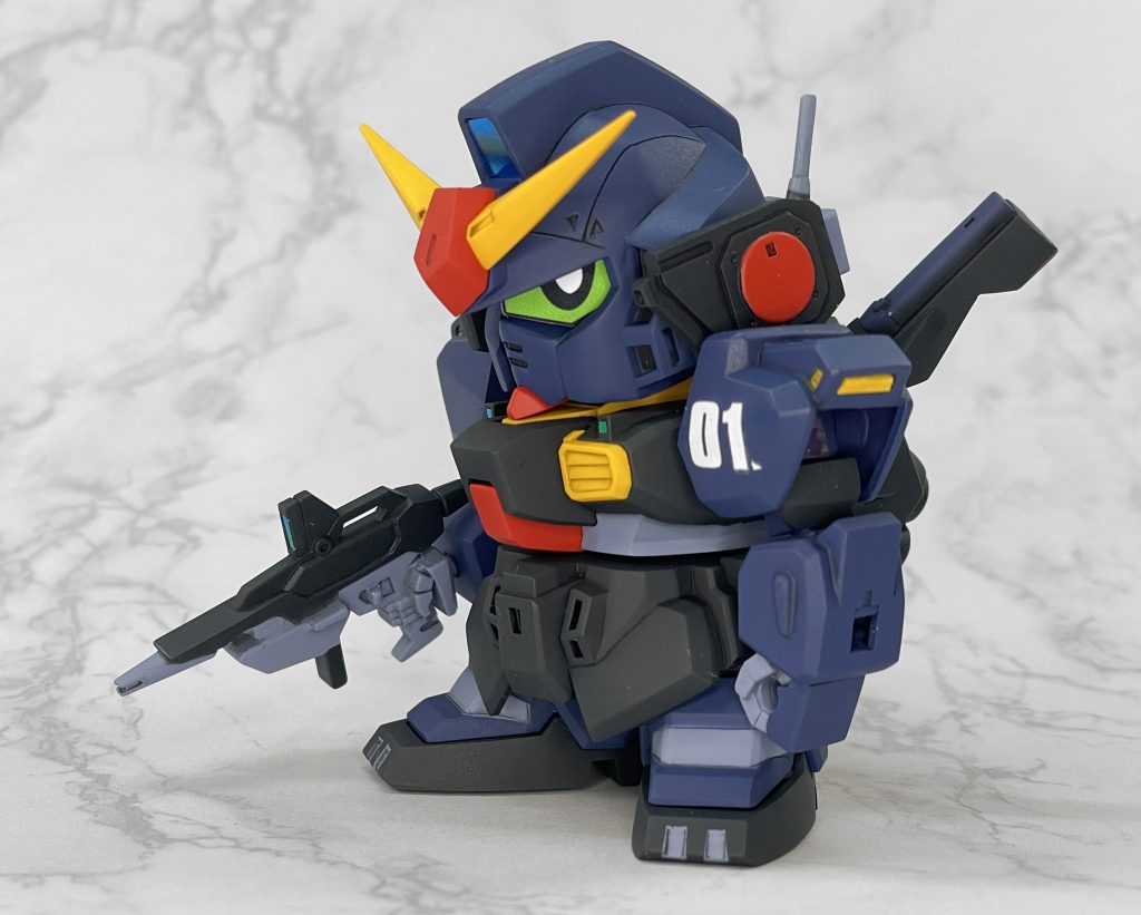 元祖のパッケージイラストのポーズでティターンズブルーって艶消しになると凄く映える良い色だと思います。ティターンズカラーで塗るにあたってムーバブルフレームや黄色等に関してはエゥーゴのものとは別にテイターンズブルー似合う色に調色しなおしました。