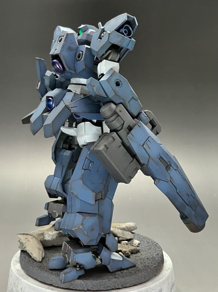 土台は100均のコースターの組み合わせです。上側はコルクを塗装しました