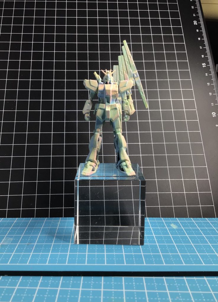 ラムネ菓子の印象を受けると聞いてならばとラムネνガンダム(食玩)としました。