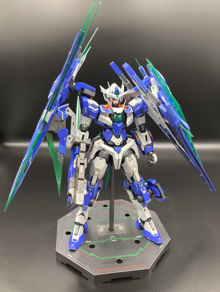 スタンドは何かのキットに付属していたのを塗装しましたこちらも光ります