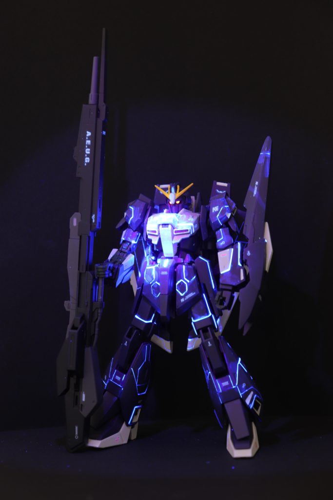 おまけ。395nmで拭き取って、365nmで照らして叫んだ写真。みなさん、ブラックライトはお高くても365nmのものを使ってください!こうなりますよ!?ご観覧ありがとうございました😊ここまで見てくれた方、いいねお願いします🤲