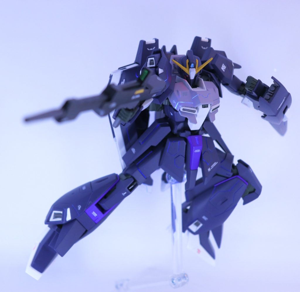 可動域が良すぎてポージングが楽しかったです!ただ首の可動域は改造しないと干渉して塗装ハゲまくるので注意が必要です。