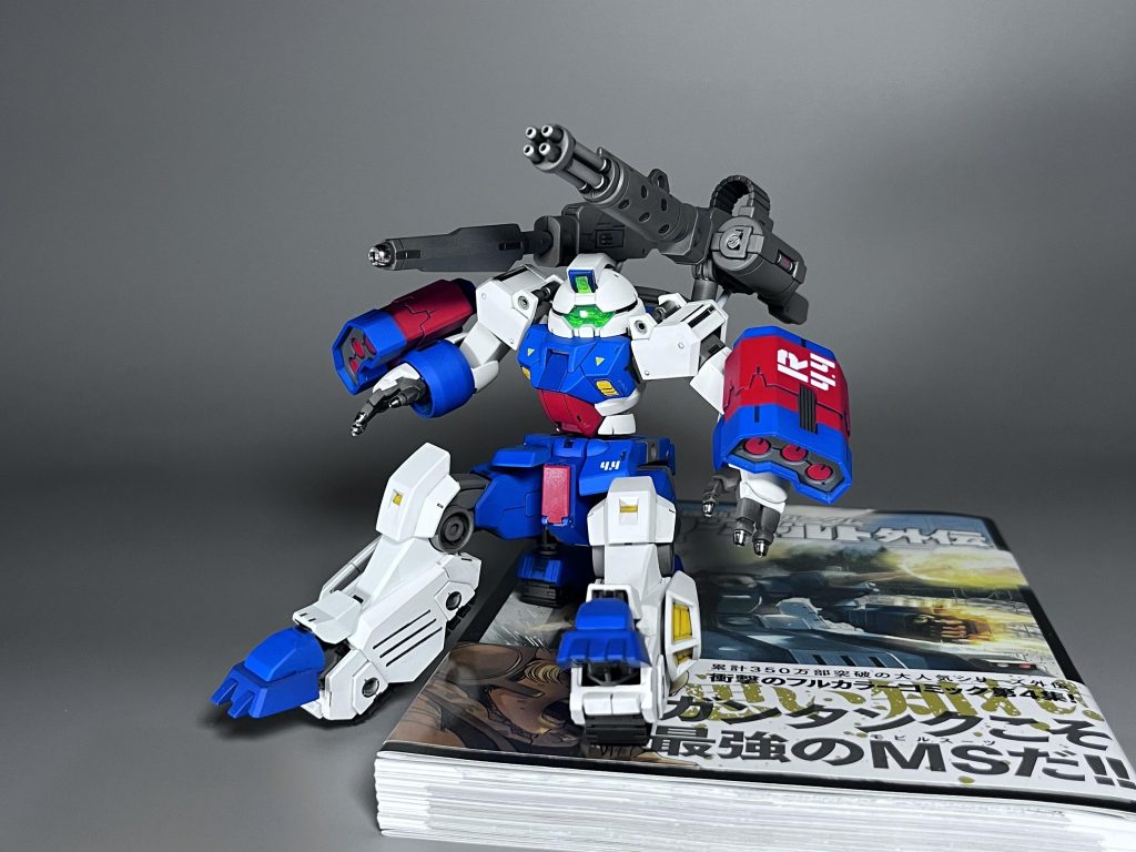 サムネの箱絵再現用にちょうど良い段差を見繕っていた際に偶然手にしたサンボル外伝4巻。最高の帯でした。