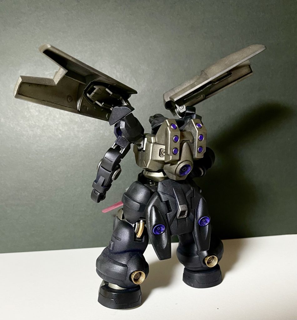 多少塗りやディテールアップもしました。シールドの裏はどうしたら良いのかわからず、若干の厚み変更のみ。😭