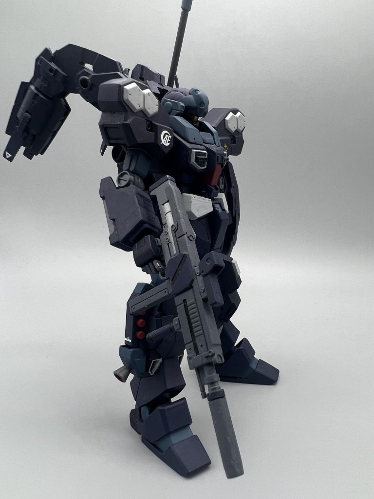 武装はジェスタ用ビームライフル3連装グレネードここまではジェスタと共通の物、これ以外にもジェスタ・キャノン用ビームライフルや、ジェガン用武器など汎用的に使用可能。