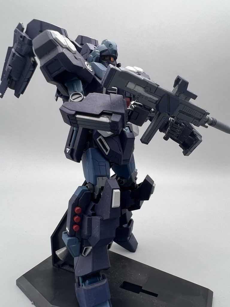 今回はあくまでジェスタのバリエーション機と言う部分で考え、あえて大きな改造はしていないです。フレキシブルブースターは30mmのマルチブースターユニットを使用しています。塗装は今回もシタデルカラーの筆塗り全塗装。カラーレシピは以下の通りです。白 GREY SEER紺 NAGGAROTH NIGHT + CALEDOR SKY +ABADDON BLACK青 CALEDOR SKY + GREY SEER + ABADDON BLACK赤 MEPHISTON RED灰 MECHANICAL STANDARD GREYかなり機体の青部分が好みです。今回も最後までご覧くださりありがとうございました!またの次回のオリMSのコーナーでお会いしましょう