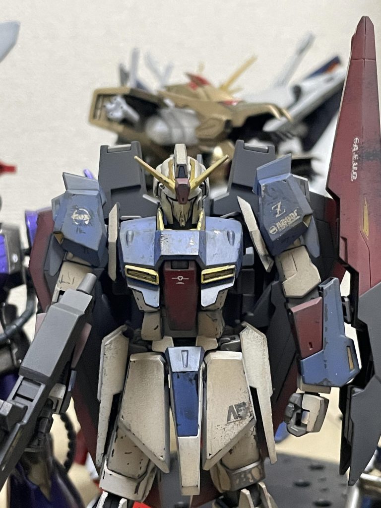 組み立て時に関節ゆるゆるで脚が開脚していったり、細かい塗り分け多かったりで…ウェザリングで誤魔化したけど…機会があればもう一体キレイに作ろうかと…