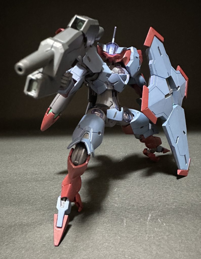 水星の魔女のキット、合わせ目レスという思い込みが強くてつい確認を怠ってしまいます。ライフルのところ、ちゃんと処すればよかったなぁ。筆塗り・全塗装ガンプラ　２０２３　その３２