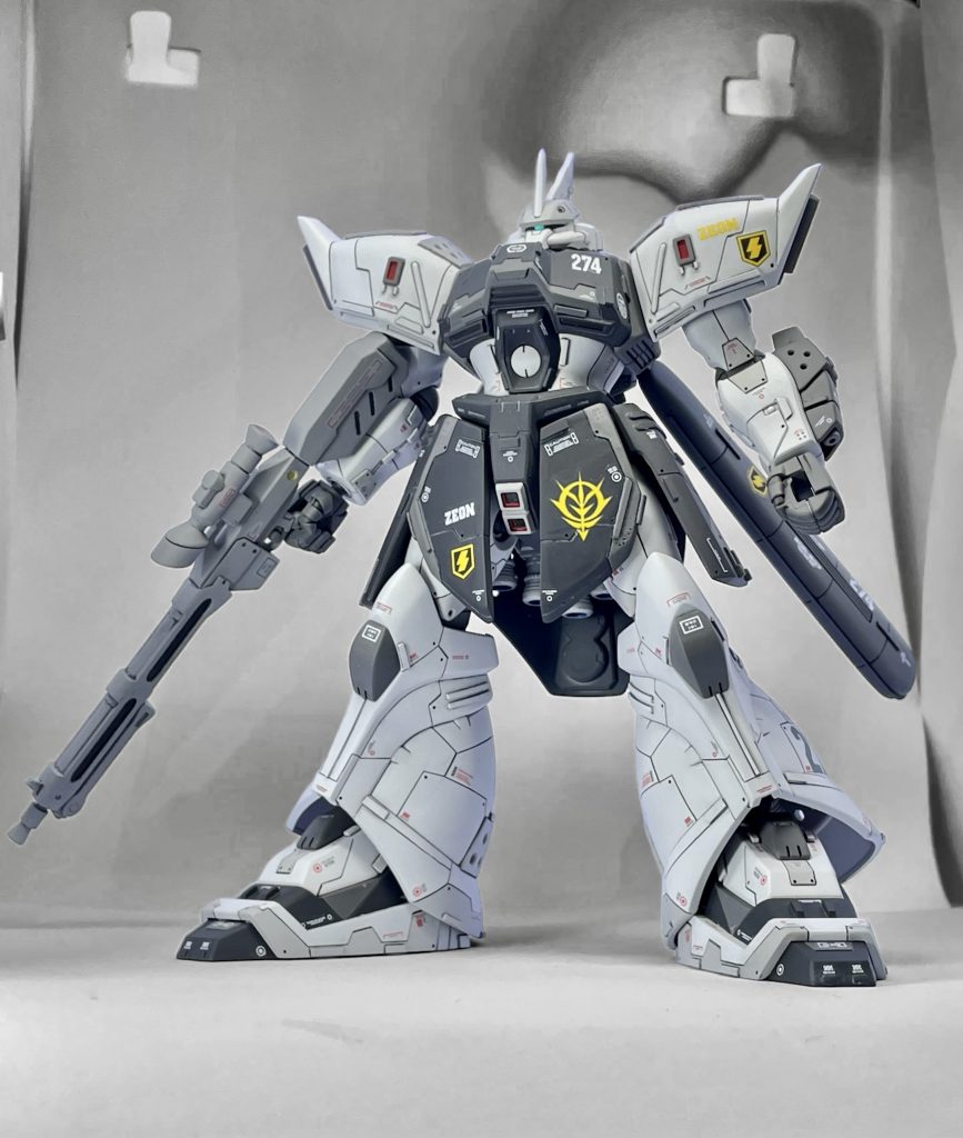 やっぱ下からのあおりが好き。スジボリや穴あけ、プラバンを張り付けたり。