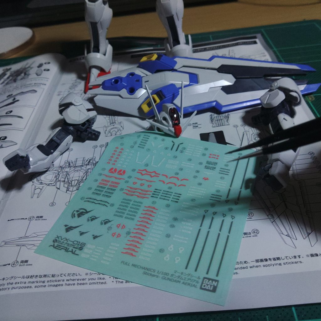 鬼デカールと奮闘し