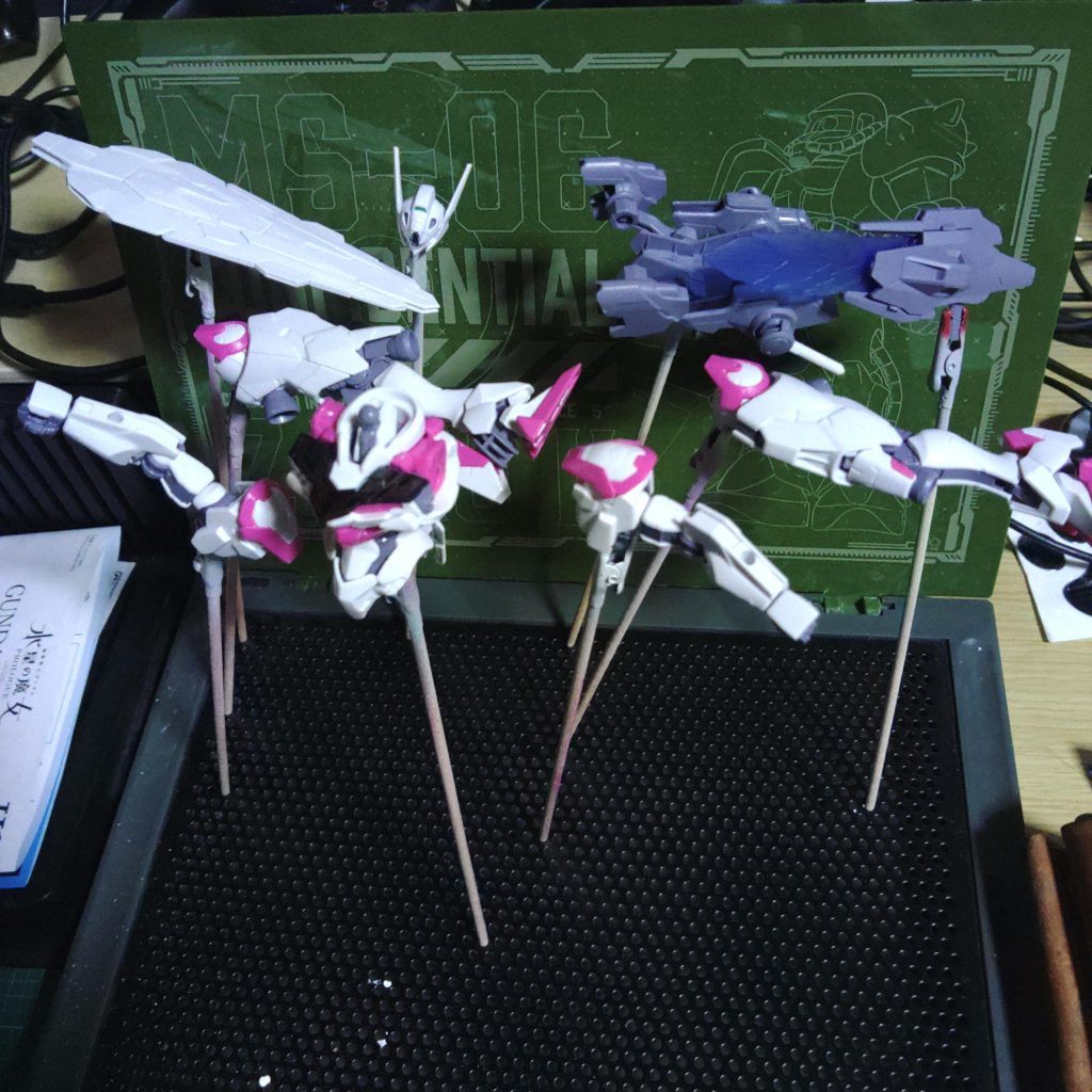 ほんに丁寧に組んでトップコート吹いただけです。まだ水星の魔女ガンダムが２MS控えてるのでまだまだ楽しみます！