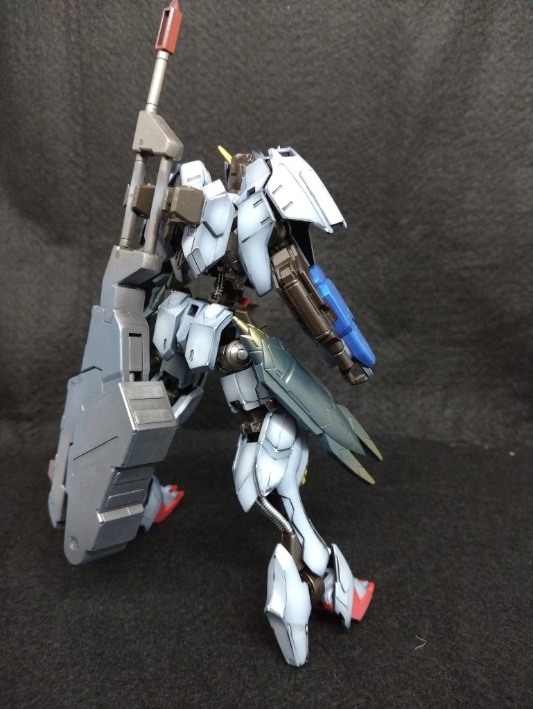 関節が柔軟ですがバランスが悪いので自立性はイマイチです。