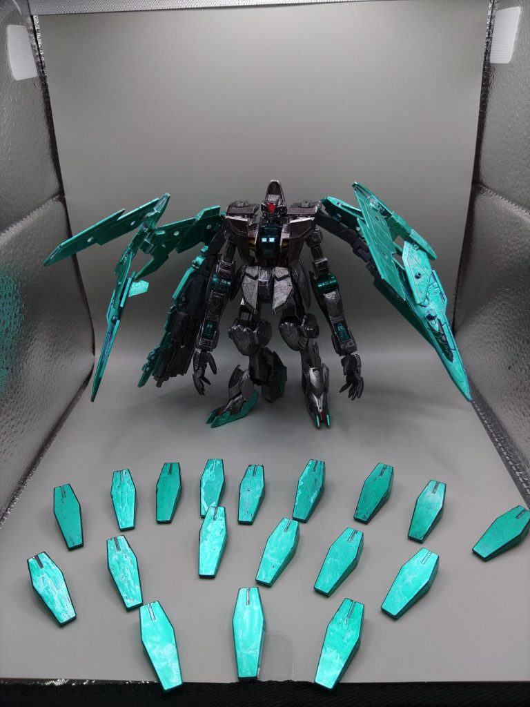 最後に、本機体に装備されていたシールドビットを全て展開し並べてみました。これならケルディムを参考にしたと納得していただけると思います(遠い目)